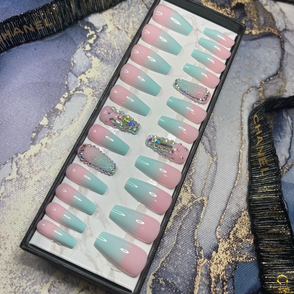 Press on nails